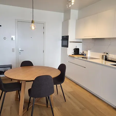 Skytower One - 14th Floor - Splendid Harbour & Sea View Apartment