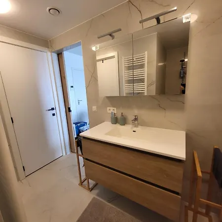 Skytower One - 14th Floor - Splendid Harbour & Sea View Apartamento
