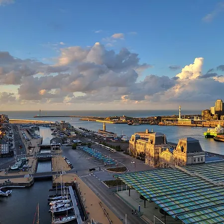 Skytower One - 14th Floor - Splendid Harbour & Sea View Apartment *