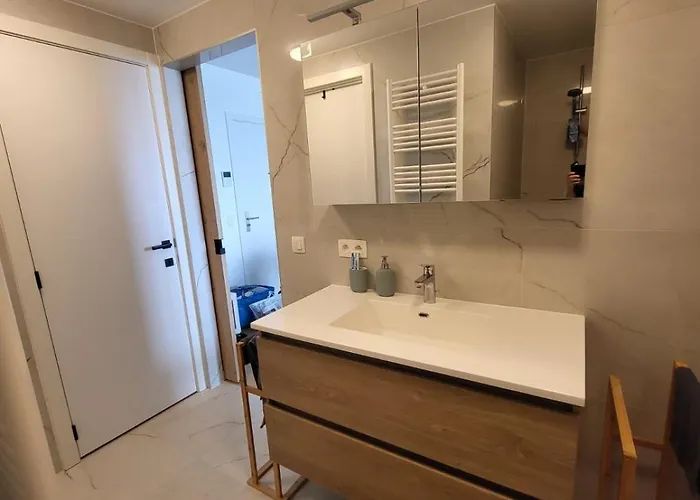 Skytower One - 14th Floor - Splendid Harbour & Sea View Apartamento